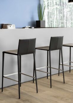 Cocina con suelo laminado Kaindl Roble Fresco Lodge K4381-13