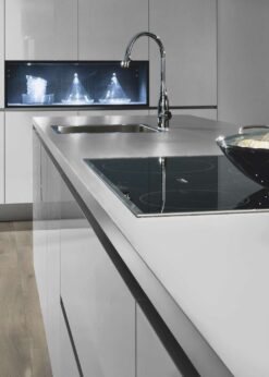 Cocina con suelo laminado Kaindl Roble Pleno K4350-13