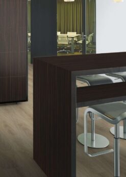 Cocina con suelo laminado Kaindl Roble Rosarno 37526-14