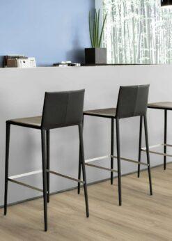 Cocina con suelo laminado Kaindl Roble Rosarno 37526-7