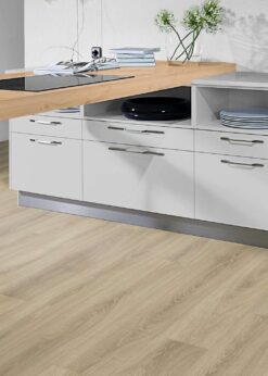 Cocina con suelo laminado Kaindl Roble Rosarno 37526-8