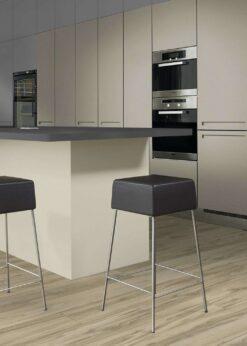 Cocina con suelo laminado Kaindl Roble Tortona 37663 (15)