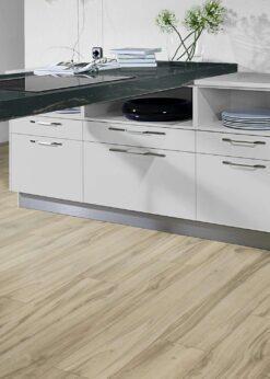 Cocina con suelo laminado Kaindl Roble Tortona 37663 (17)