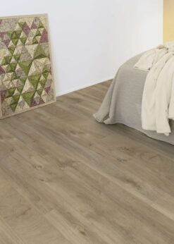 Dormitorio con suelo laminado Kaindl Roble Fresco Lodge K4381-9