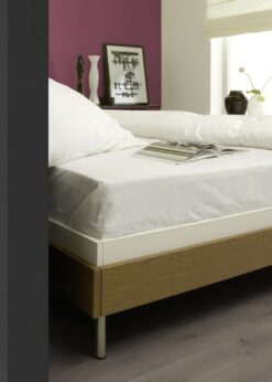 Dormitorio con suelo laminado Kaindl Roble Pleno K4350-8