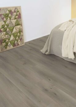 Dormitorio con suelo laminado Kaindl Roble Pleno K4350-9