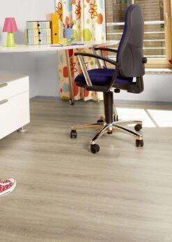 Estudio con suelo laminado Kaindl Roble Rosarno 37526-5