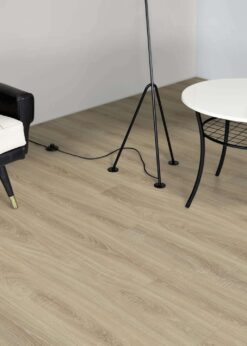 Salon con suelo laminado Kaindl Roble Rosarno 37526-11
