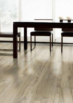 Salon con suelo laminado Kaindl Roble Tortona 37663 (18)