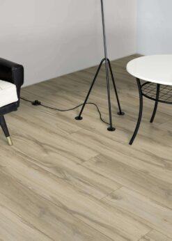 Salon con suelo laminado Kaindl Roble Tortona 37663 (20)